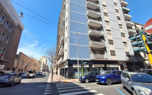 Via Pupino ang.C.so Umberto prestigioso plurivani