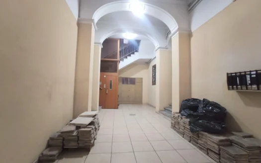 Via C.Nitti ang.C.so Umberto monolocale arredato