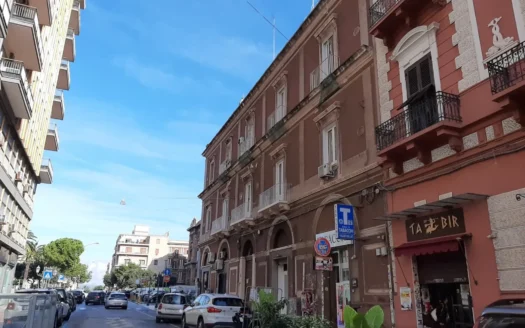 Via Cavour ang.Via D’Acquino plurivani