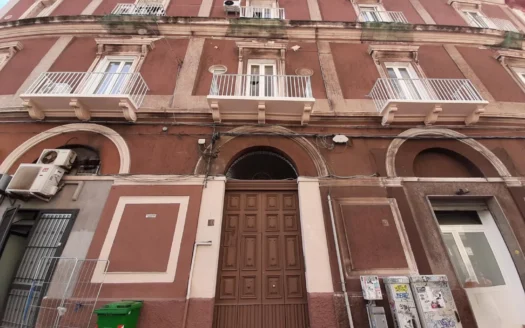 Via Cavour ang.Via D’Acquino plurivani