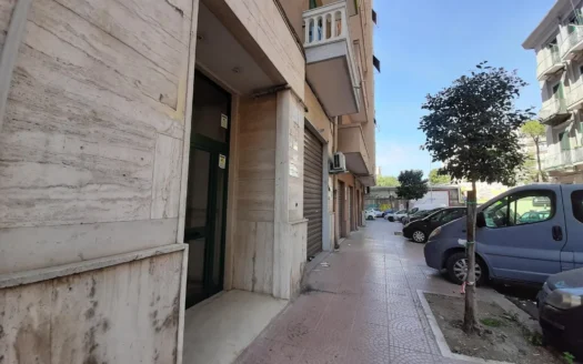 Via Messapia ad.Via Minniti ampio quadrilocale