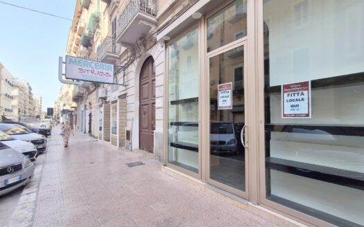 Via F.Cavallotti locale commerciale