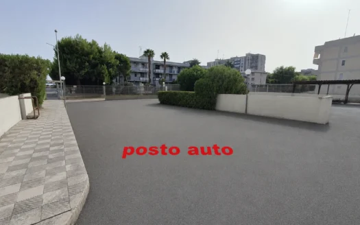 Via Golfo di Taranto quadrilocale con p.a. e box
