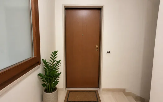 Via Golfo di Taranto quadrilocale con p.a. e box