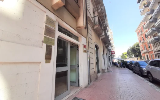 Via C.Giovinazzi plurivani uso studio